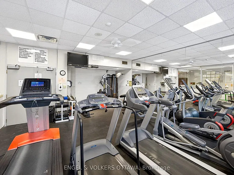 160 George St #2404 — Photo 47