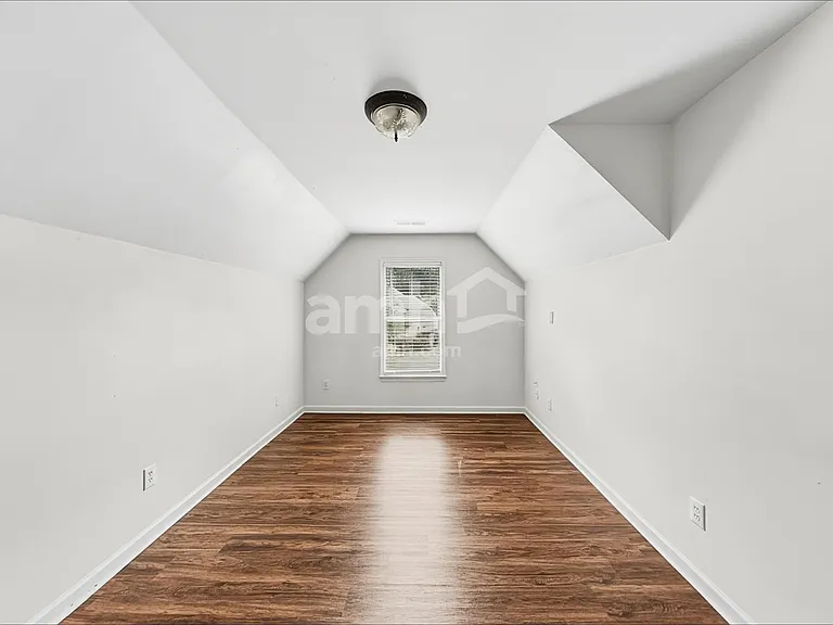 1296 Crown Ter — Photo 21