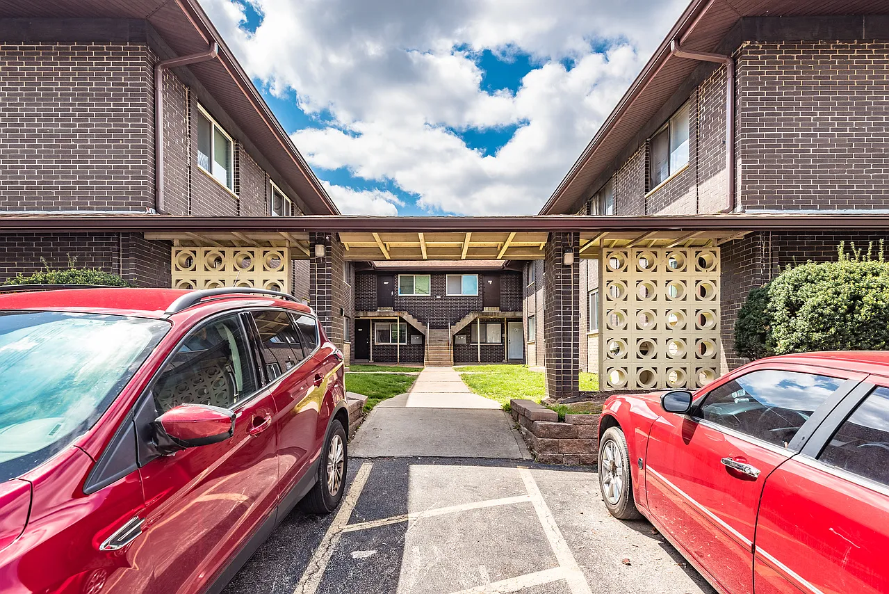 2 bed, $900 — Photo 1