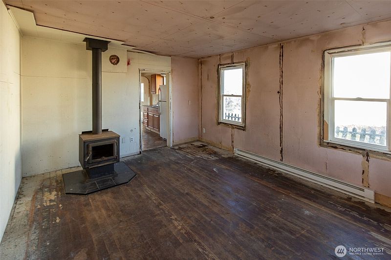 3rd image of 722 Jackson Street