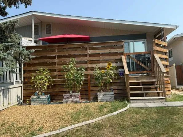36 W Newcastle Grn, Drumheller, AB T0J 0Y2