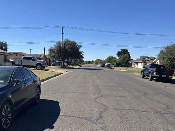 Exterior Neighborhood (street photo)