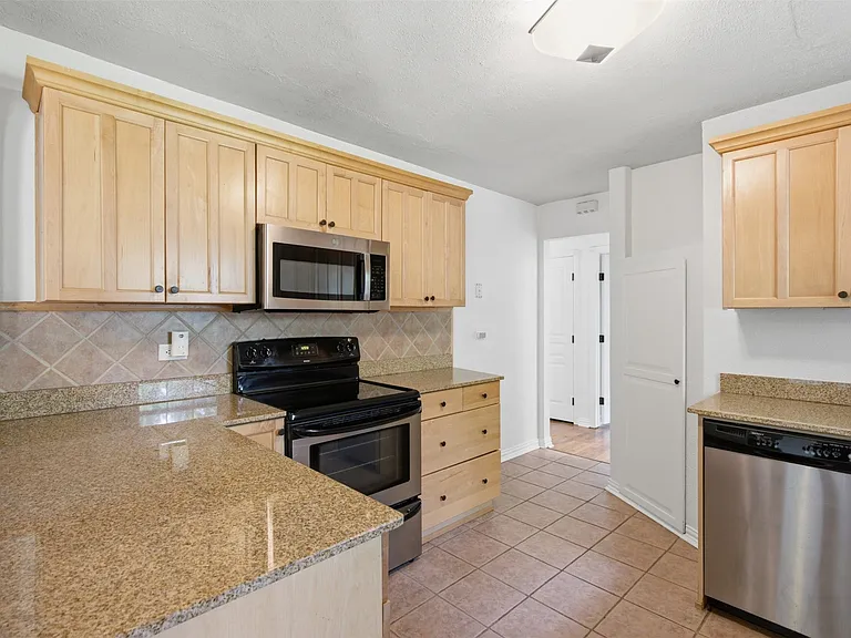 3884 Van Ness Ln — Photo 13