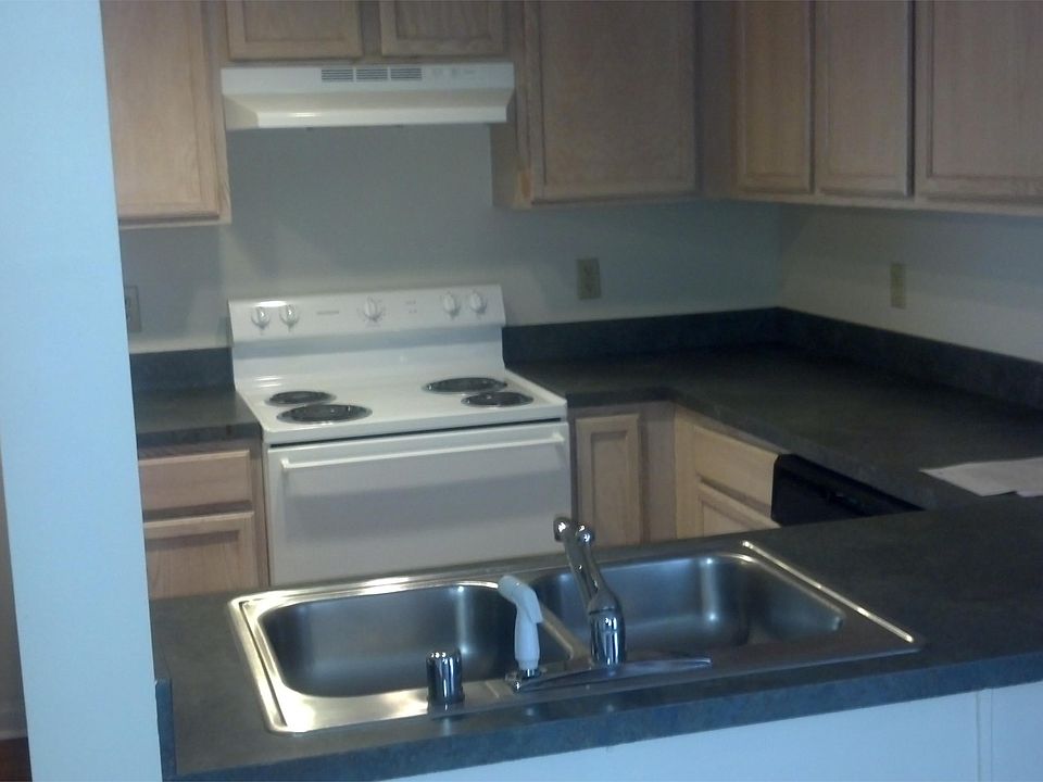 1st image of 106 Blaze Dr