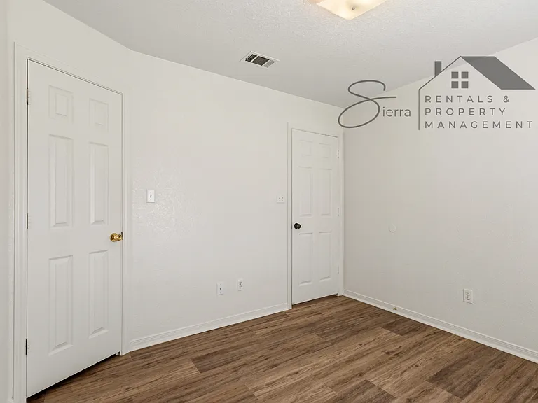 2304 Sandstone Dr — Photo 13