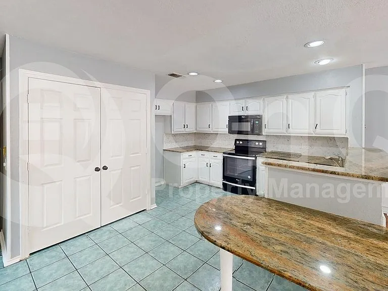 9010 Cumberland Dr — Photo 5