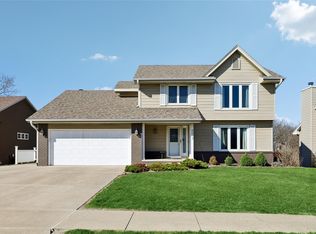 8017 Northview Dr, Urbandale, IA 50322