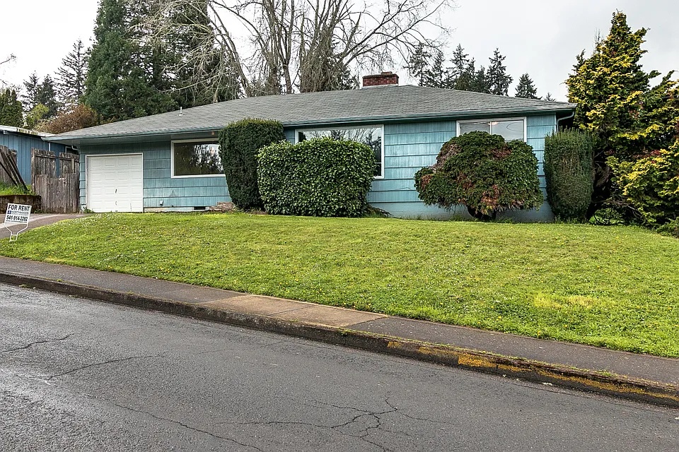 3-Bedroom, 1-Bath duplex In Eugene South Hills! — Photo 1