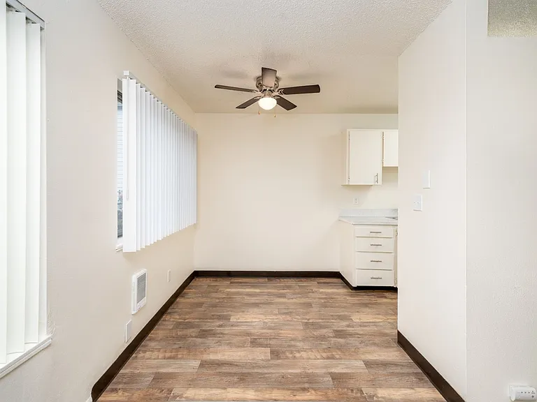 Wetherburne Square Townhomes — Photo 21