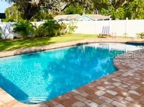 604 7th Ave SW, Largo, FL 33770