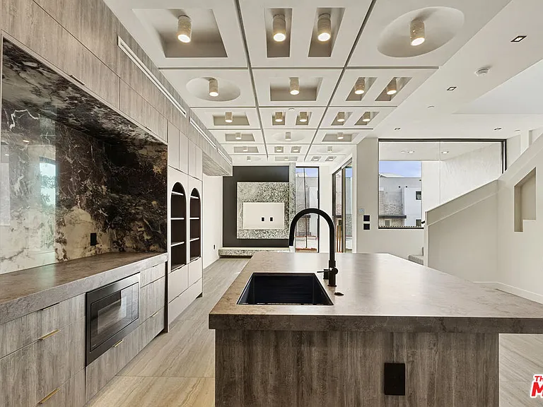 1021 N Ogden Dr #Penthouse 5 — Photo 3