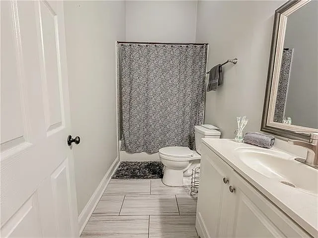2033 Jackson Ave — Photo 5