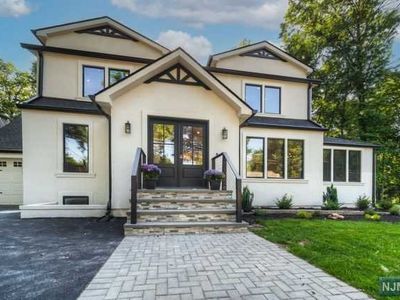 42 Knickerbocker Rd, Closter, NJ, 07624