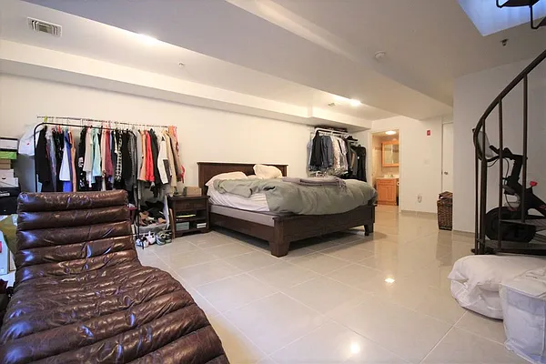 Rented by Bold New York | media 28