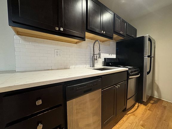 3rd image of 1948 N Lincoln Ave #2W