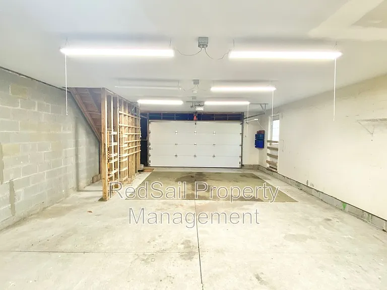 102 Thunderbird Ln — Photo 28