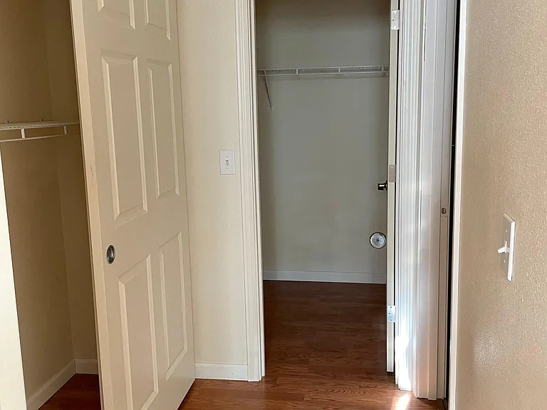 425 S 46th Pl #D — Photo 6