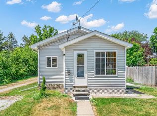 210 S East St, Earlville, IL 60518