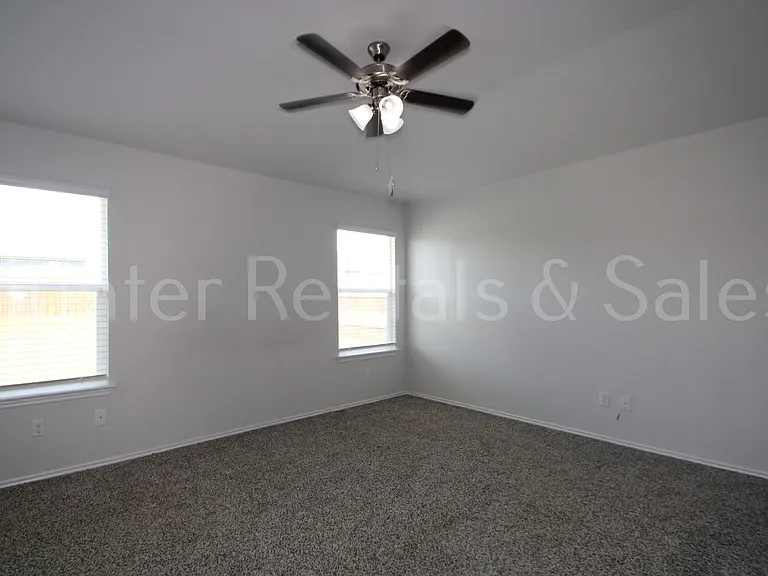 7007 Gilbert Dr — Photo 12