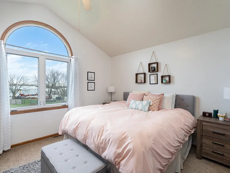 607 SE Tower Ct — Photo 17