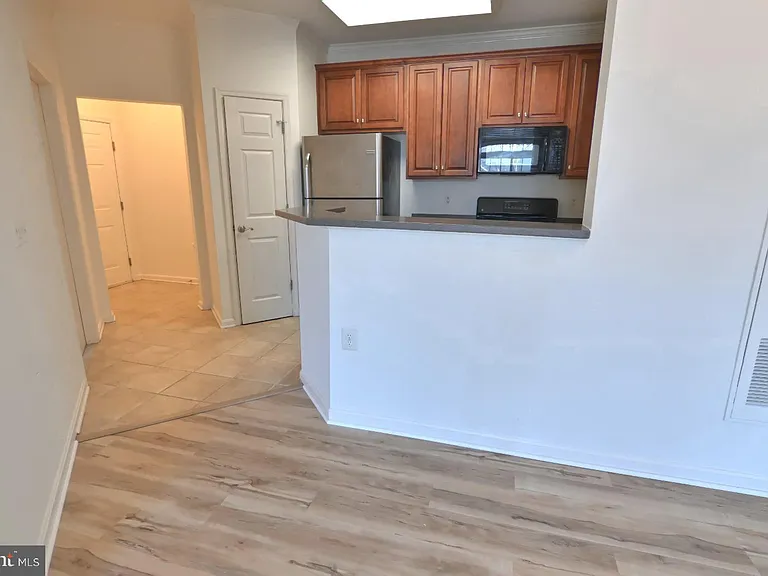 21216 McFadden Sq #108 — Photo 8