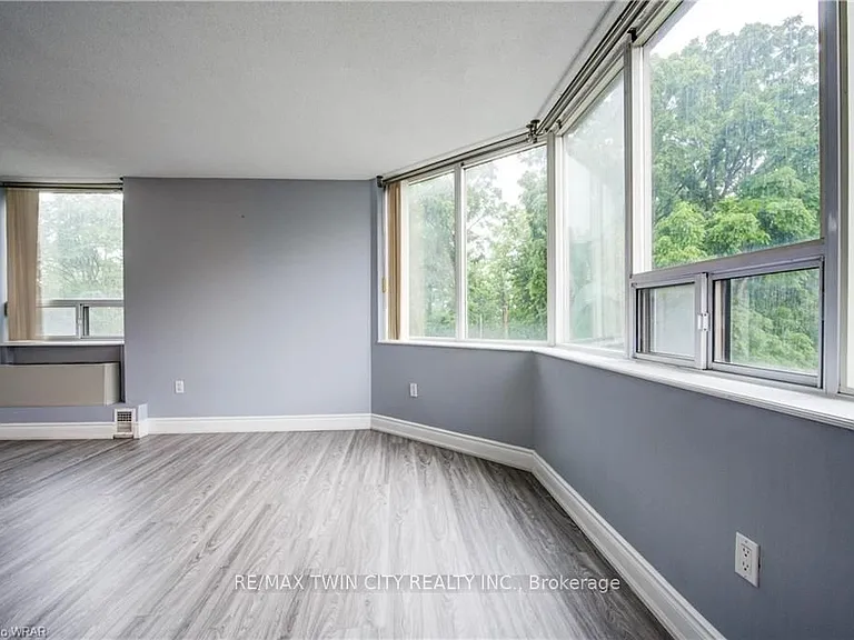 3227 King St E #503 — Photo 24