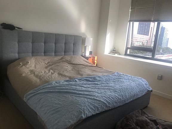 4th image of 260 King St Unit 441