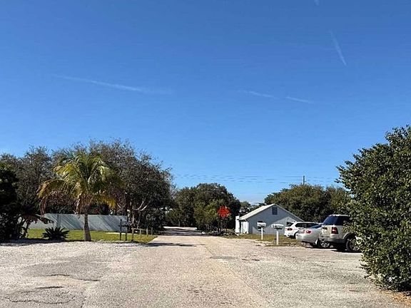 Exterior Neighborhood (street photo)