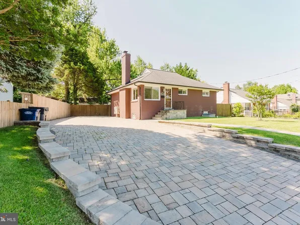3269 Annandale Rd, Falls Church, VA 22042