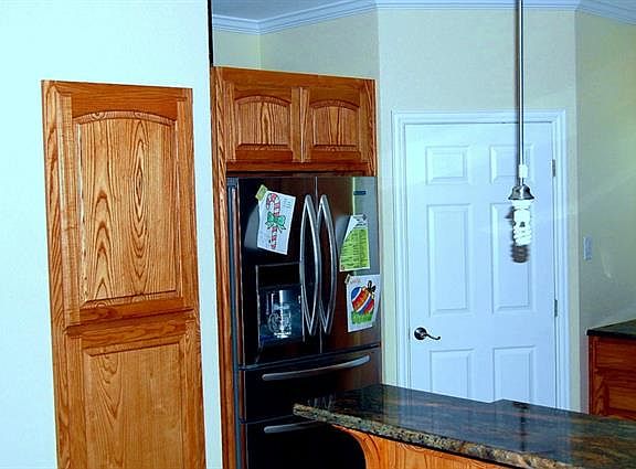 3rd image of 621 Avinell Dr