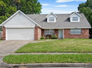 9013 E 26th Pl, Tulsa, OK 74129