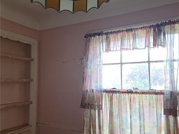 5th image of 7423 Woodhaven Ave