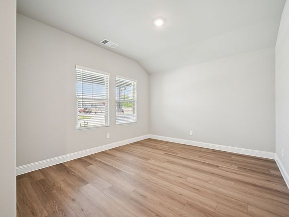 3rd image of 401 Loch Dr