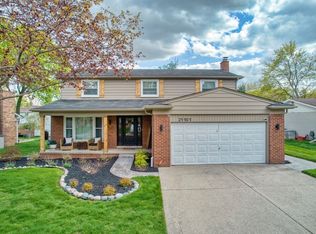 21161 Harvard Rd, Southfield, MI 48076