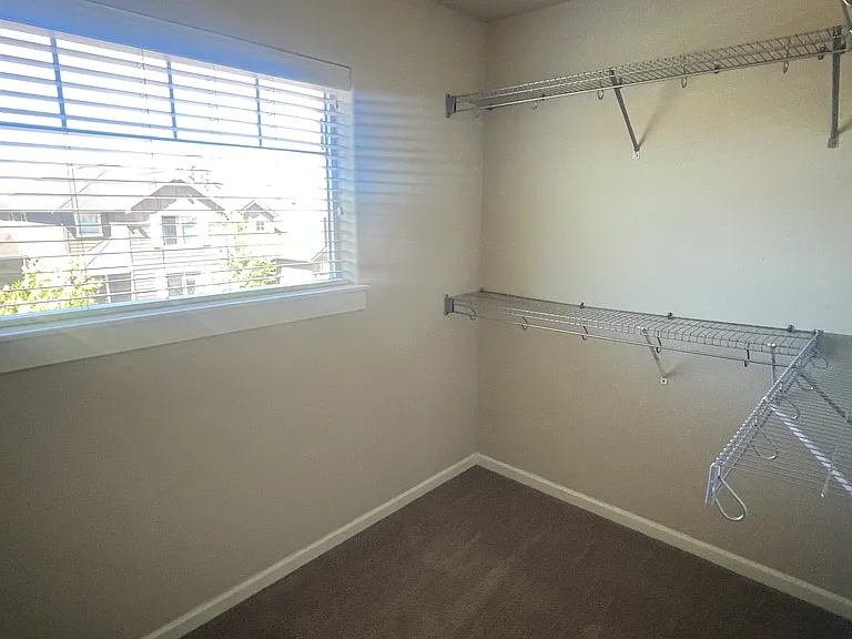 2910 SW Yew Park Ln — Photo 6