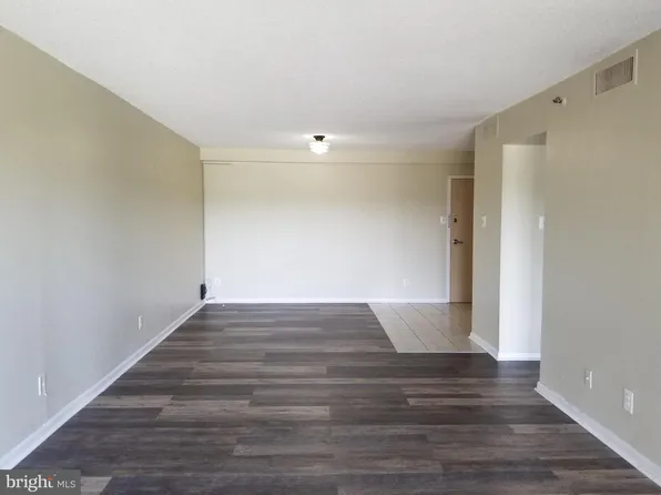 9200 Edwards Way APT 611, Hyattsville, MD 20783