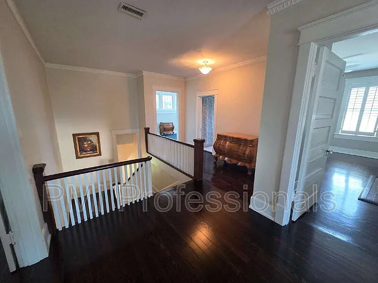 401 E Main St — Photo 22