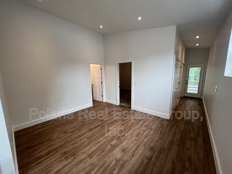 2201 Pleasant St — Photo 16
