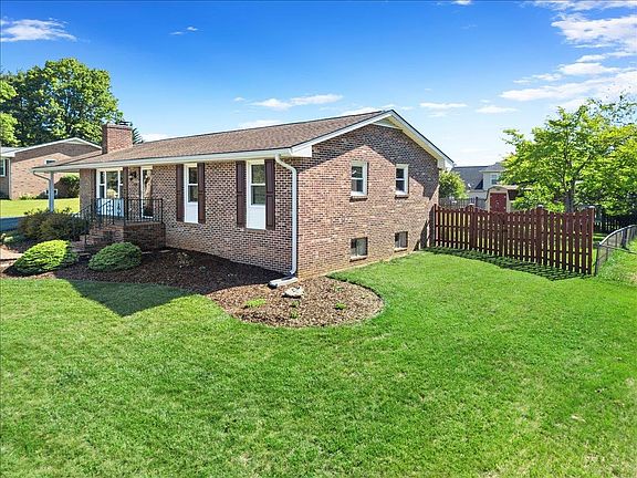 5th image of 180 Henley Dr