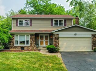 1001 Sara Ln, Naperville, IL 60565