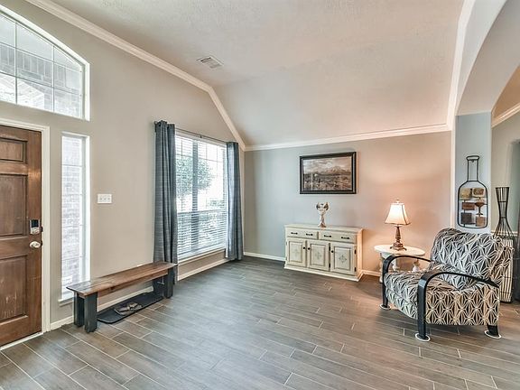 4th image of 2626 Kenwood Park Ln