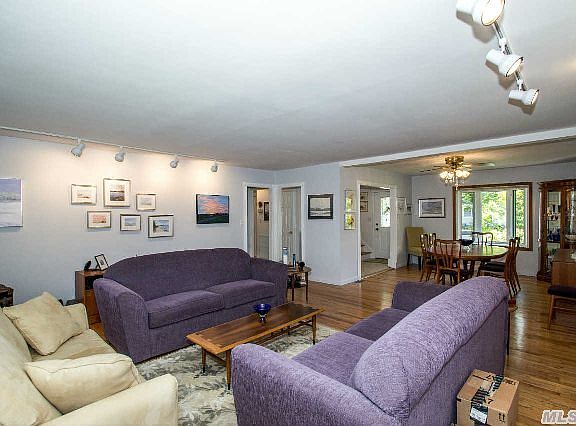 5th image of 2 Bobert Ct