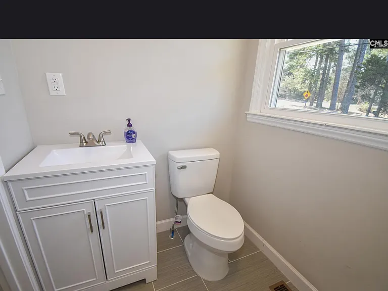 5400 Pinestraw Rd — Photo 2