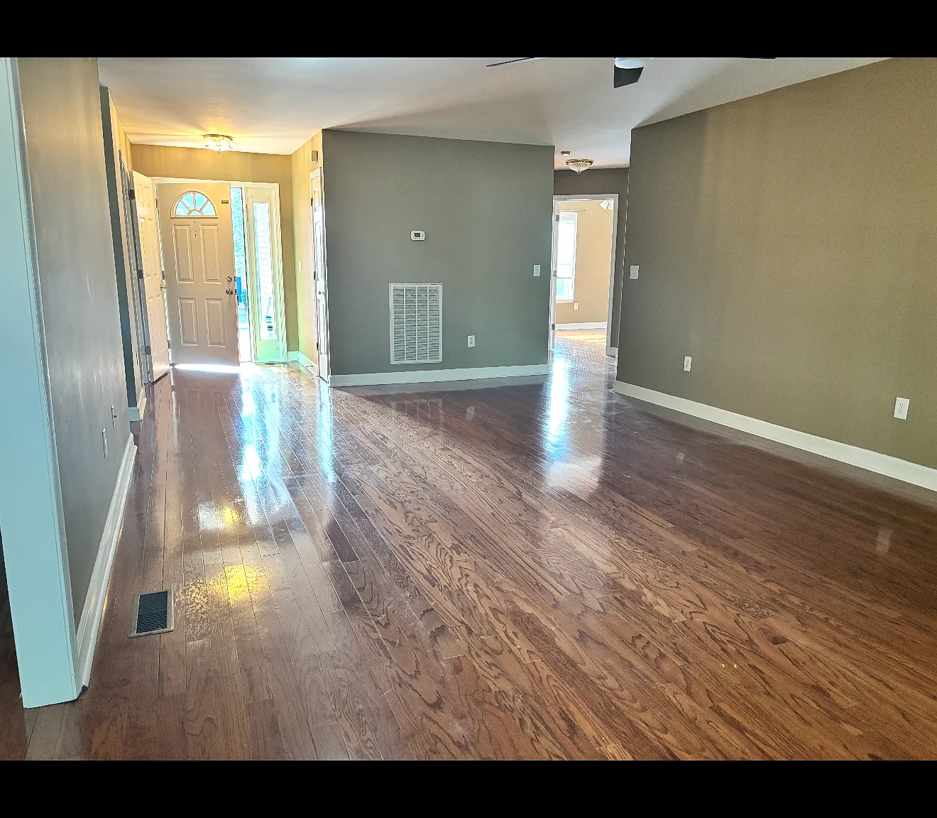 3 bed, 1978 sqft, $2,500 — Photo 3