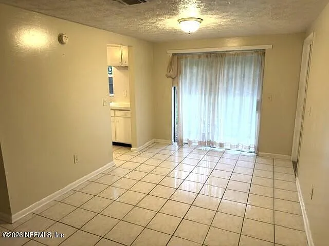 3 bed, 1.5 bath, 988 sqft, $2,300 — Photo 4