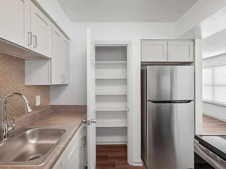 Dominion Pines Apartments — Photo 11