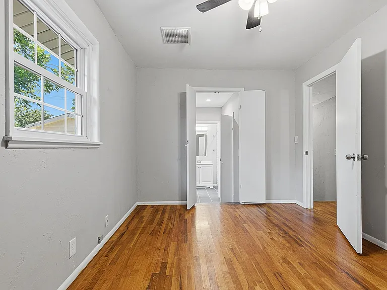 2300 Aspen Dr — Photo 12