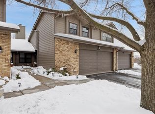 8065 Wildwood Ln, Darien, IL 60561