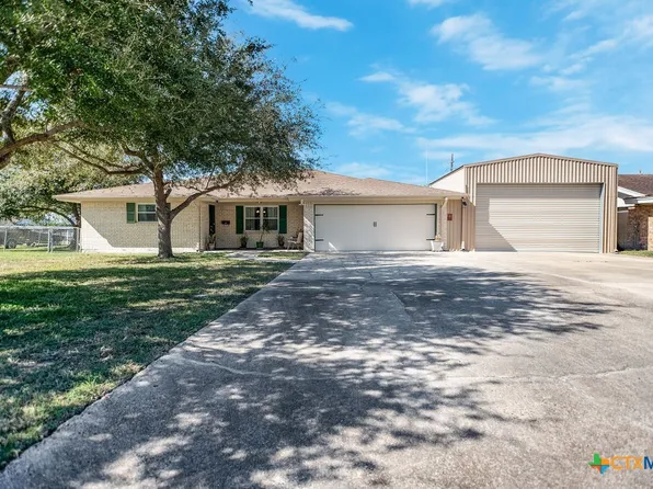 105 Brentwood Pl, Port Lavaca, TX 77979