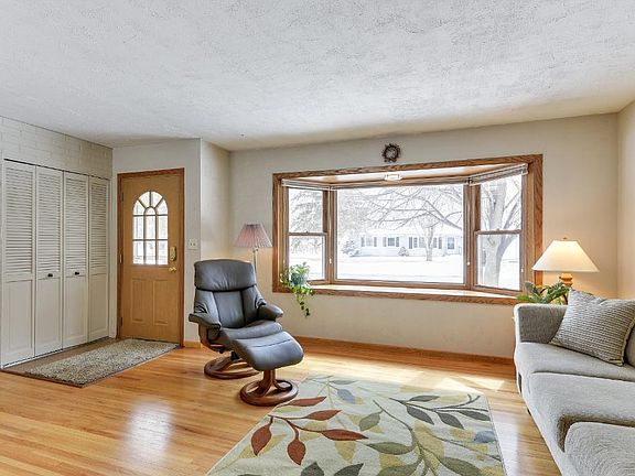2nd image of 7916 Aster Dr